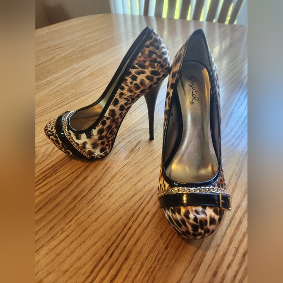 Qupid Size 6 Leopard Print Platforms - Picture 2 of 5